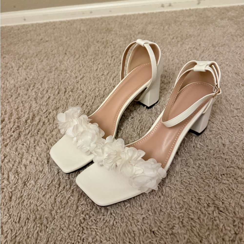 White Floral Block Heel Sandals Ankle Strap Square Toe Size 9